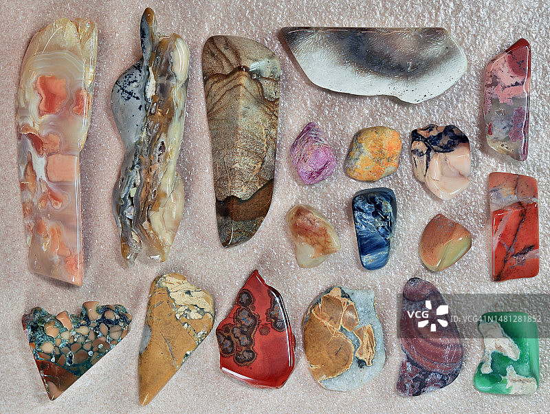 各色抛光小石材切割件合集图片素材