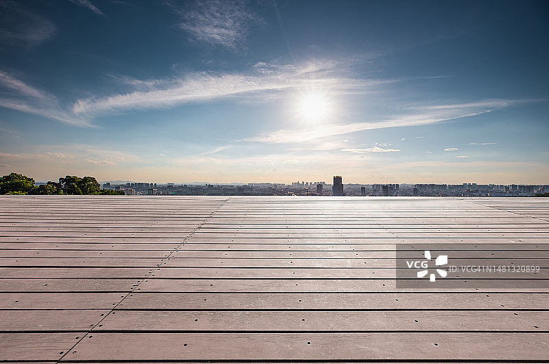 城市屋顶与停车场图片素材