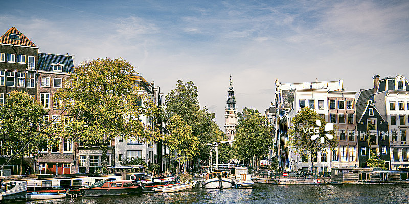 阿姆斯特丹市中心运河区阿姆斯特尔河畔风光图片素材