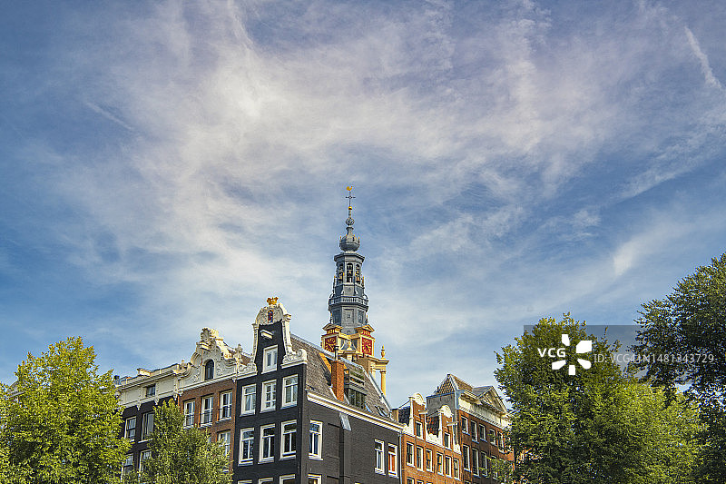 夏季阿姆斯特丹运河区的运河房屋图片素材