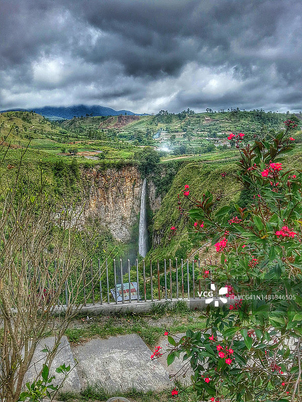 西皮索-皮索瀑布，北苏门答腊最高的瀑布图片素材