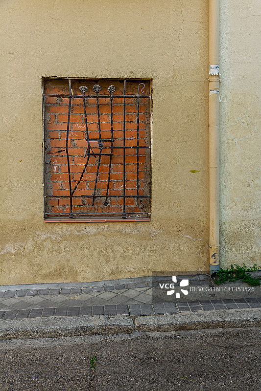 带强制格栅的砖砌窗户图片素材