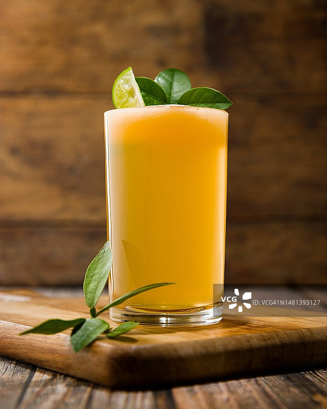 桌子上饮料的特写图片素材