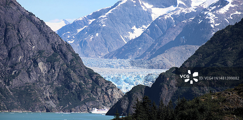 美国阿拉斯加州特雷西臂峡湾尽头的冰川图片素材