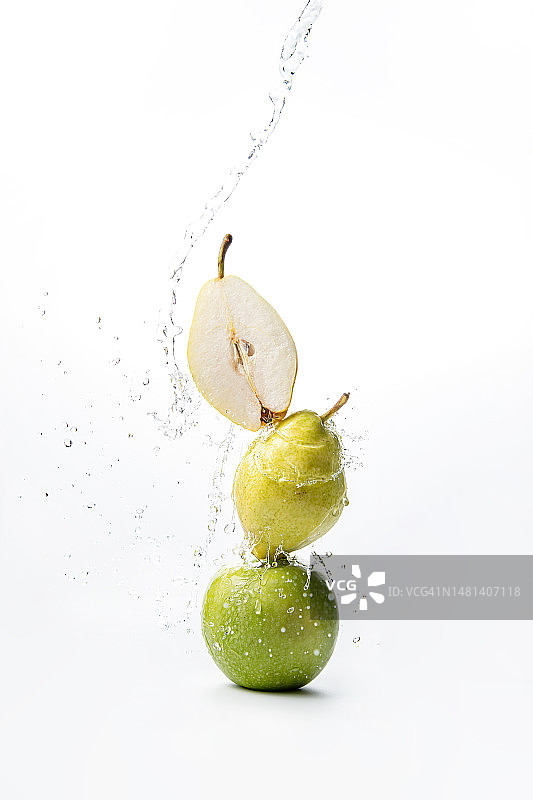 白色背景水中水果的特写，俄罗斯图片素材