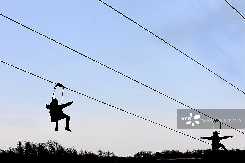 高空滑索活动图片素材
