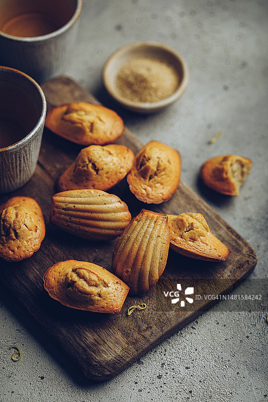 自制柠檬玛德琳蛋糕图片素材