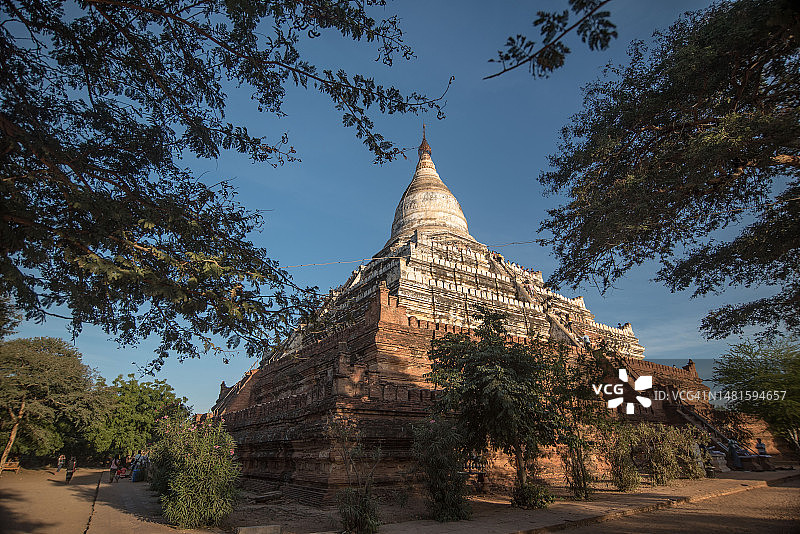 缅甸曼德勒蒲甘日出时的寺庙图片素材