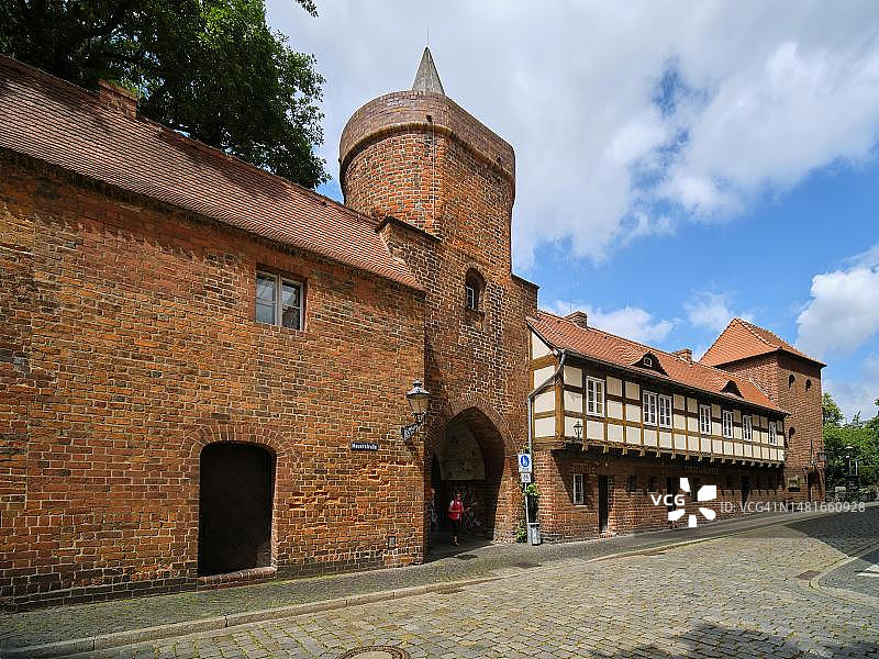 德国勃兰登堡州科特布斯老城墙的林登门图片素材