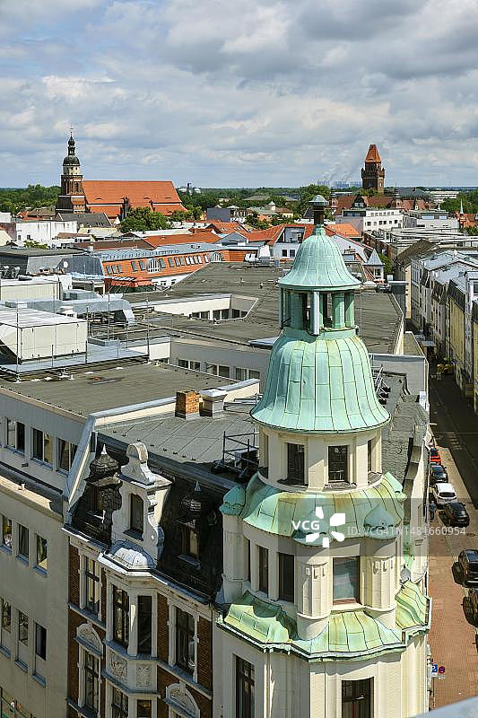 从施普雷姆贝格塔俯瞰科特布斯，德国勃兰登堡图片素材