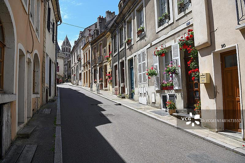 法国勃艮第-弗朗什-孔泰大区索恩-卢瓦尔省欧坦老城区小巷图片素材
