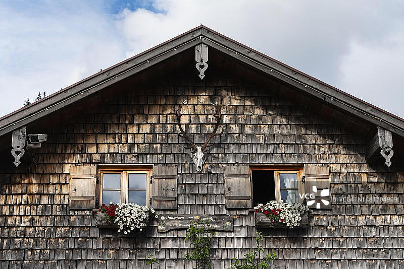 奥地利坦海姆山谷的施内塔尔阿尔姆山墙木镶板图片素材