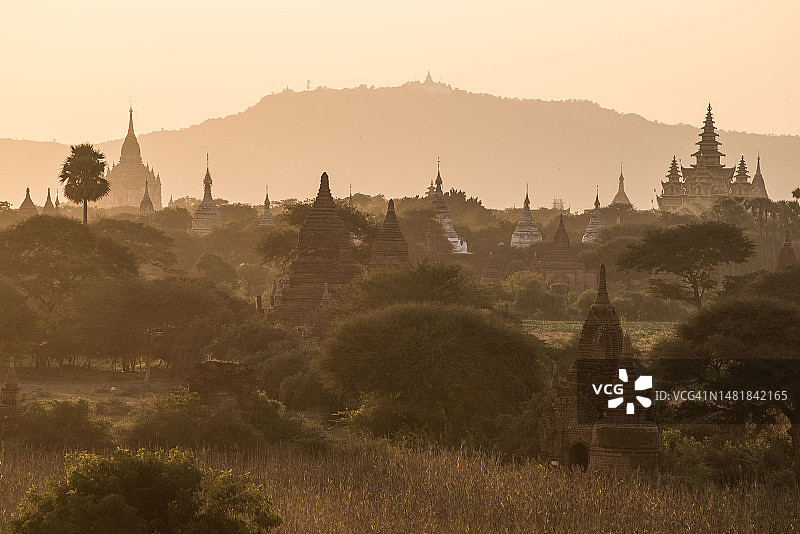 缅甸曼德勒的蒲甘日出庙宇图片素材