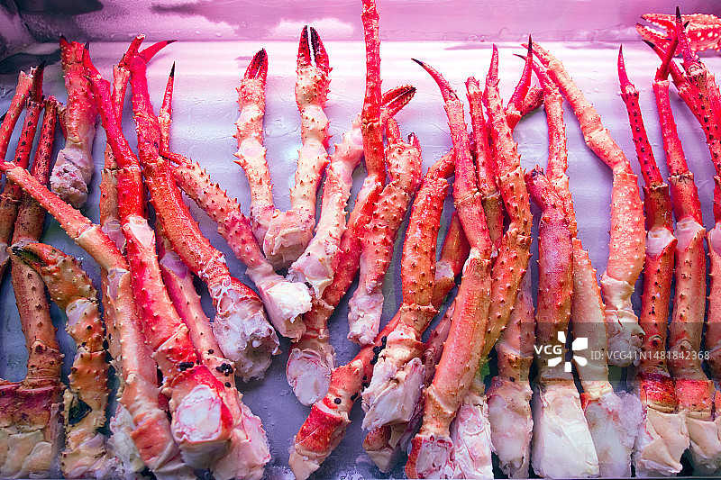 海鲜市场中的鳕蟹堆图片素材