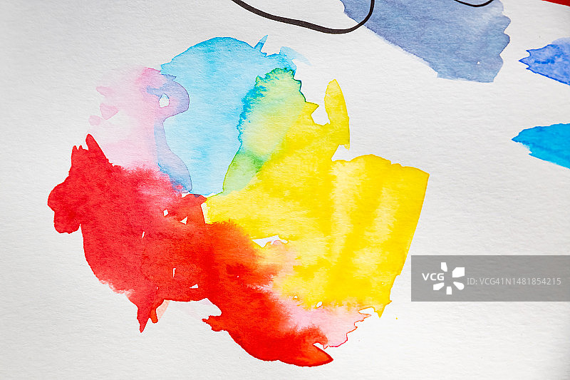 白色背景上的水彩原色绘画图片素材