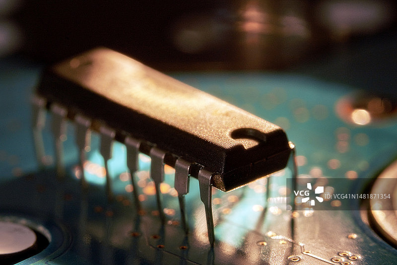 计算机处理器芯片CPU和电子元件图片素材
