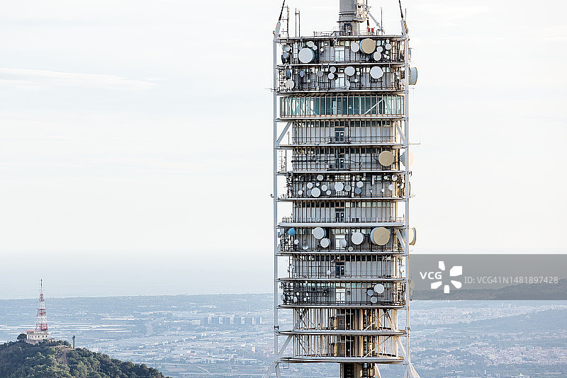 西班牙巴塞罗那科尔塞罗拉电信信号塔图片素材