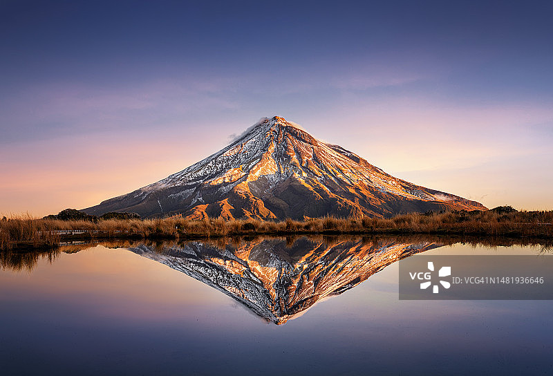 新西兰塔拉纳基山 - 埃格蒙特国家公园图片素材