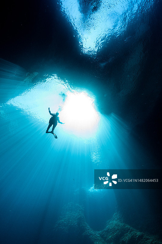 宁静海中的孤单图片素材