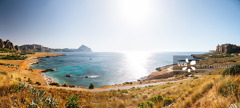 晴天下的地中海和西西里岛海岸全景图片素材