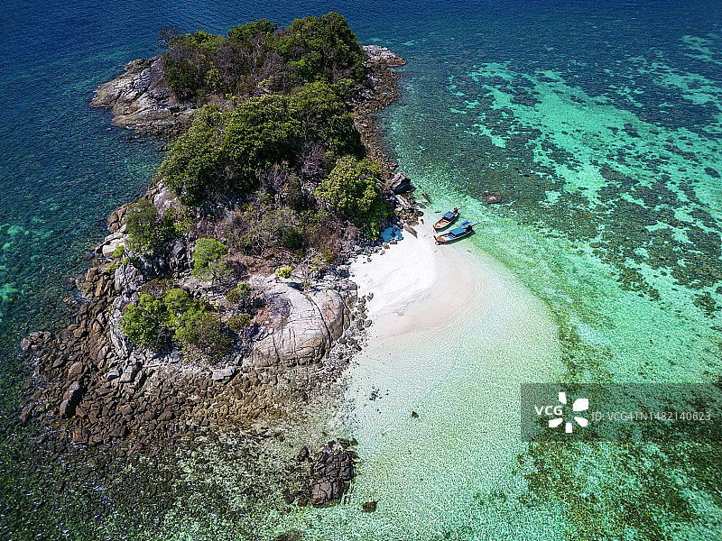 泰国丽贝岛附近小岛航拍图片素材