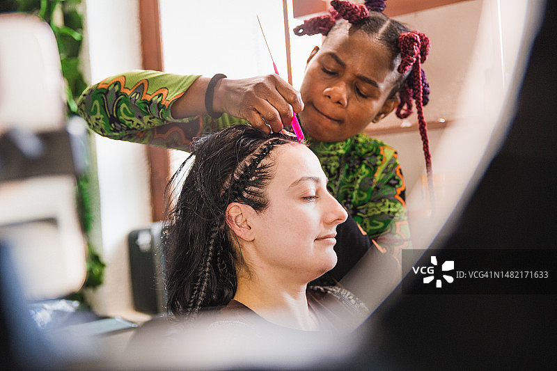 理发店融入传统文化元素图片素材