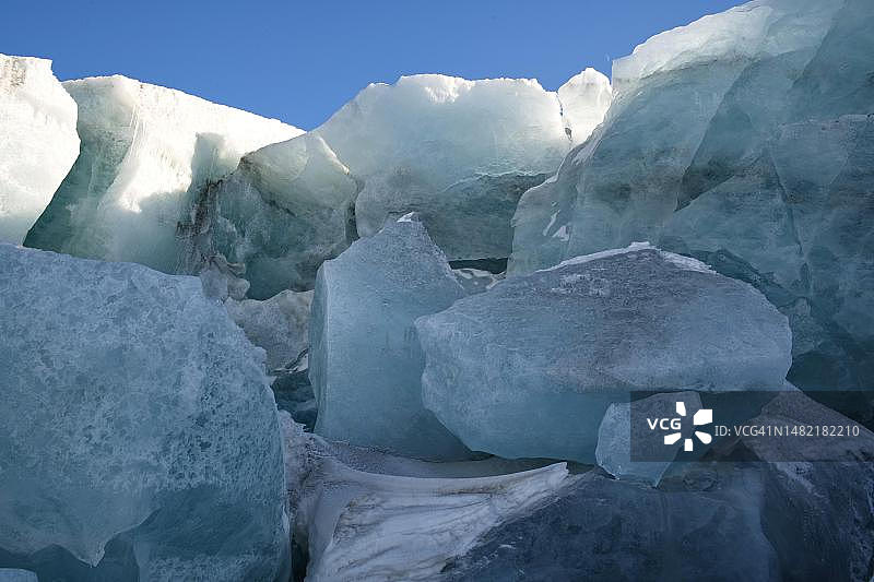 丹麦格陵兰坎格尔路斯苏克东北部罗素冰川早春的冰层图片素材