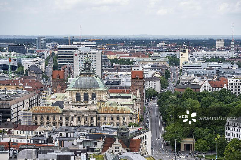 德国慕尼黑斯塔楚斯广场司法宫风光图片素材