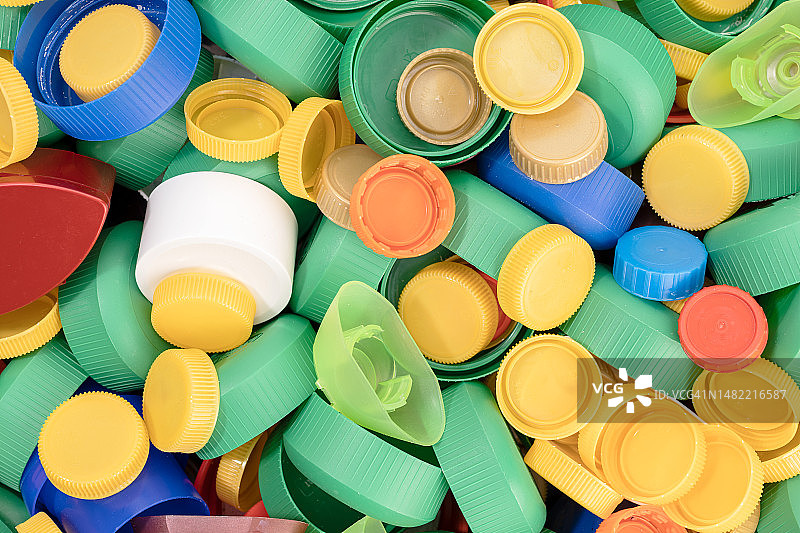 西班牙圣地亚哥-德孔波斯特拉的塑料瓶的完整画面图片素材