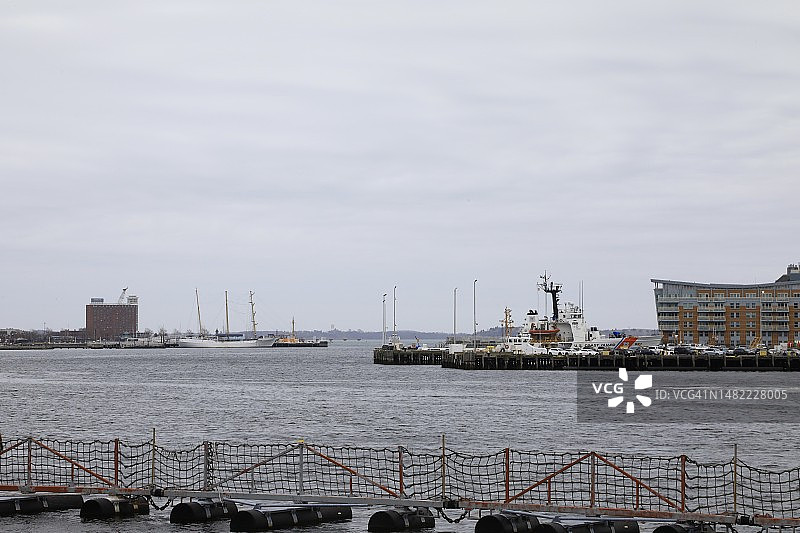 大西洋上的波士顿港图片素材