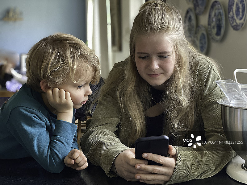 在家 дистанционно 学习图片素材