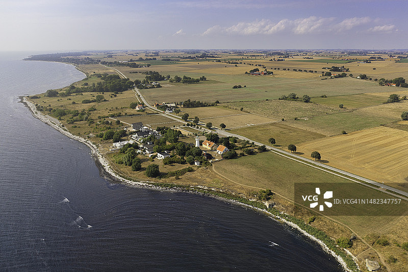 路边救援：年轻女子紧急求助图片素材