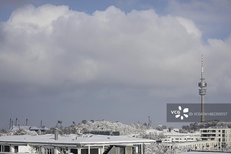 慕尼黑奥林匹克公园及塔楼、体育场（冬季雪景，德国巴伐利亚州）图片素材