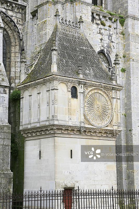 法国沙特尔圣母大教堂钟楼图片素材