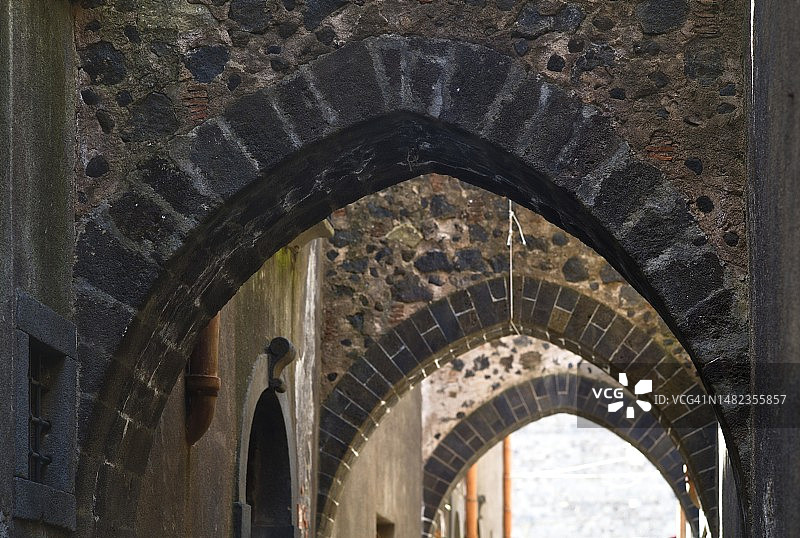 意大利西西里岛兰达佐旧城区四拱街的拱门之路图片素材