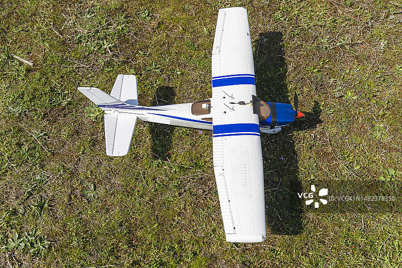 无线电遥控模型飞机俯视图图片素材