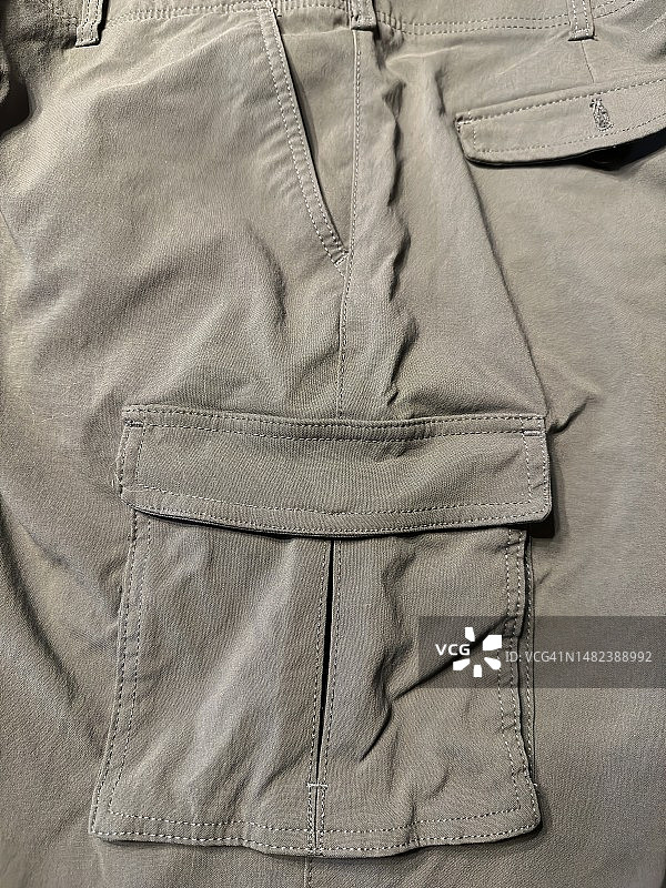 带下口袋的工装裤图片素材