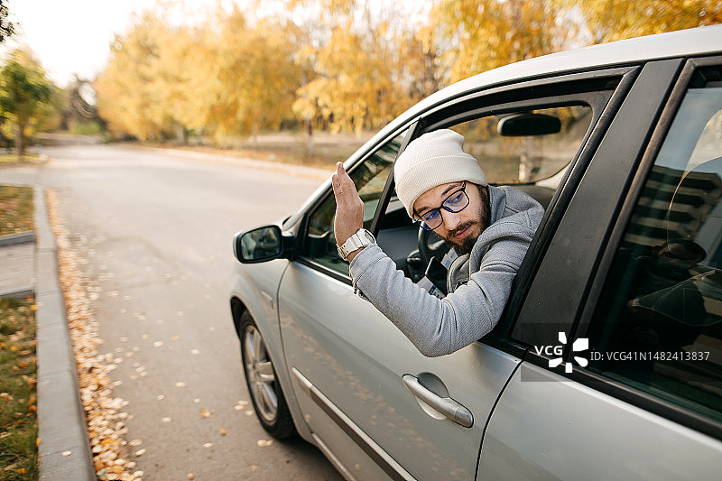 在车里的男人图片素材