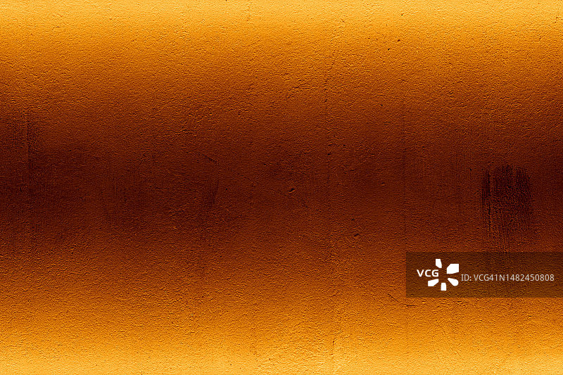 具有顶部和底部照明的水泥墙图片素材