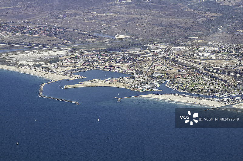 圣地亚哥县北部海滨港和彭德尔顿营港鸟瞰图图片素材