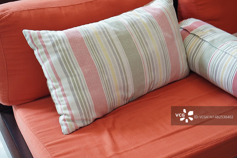 橙色布艺长凳图片素材