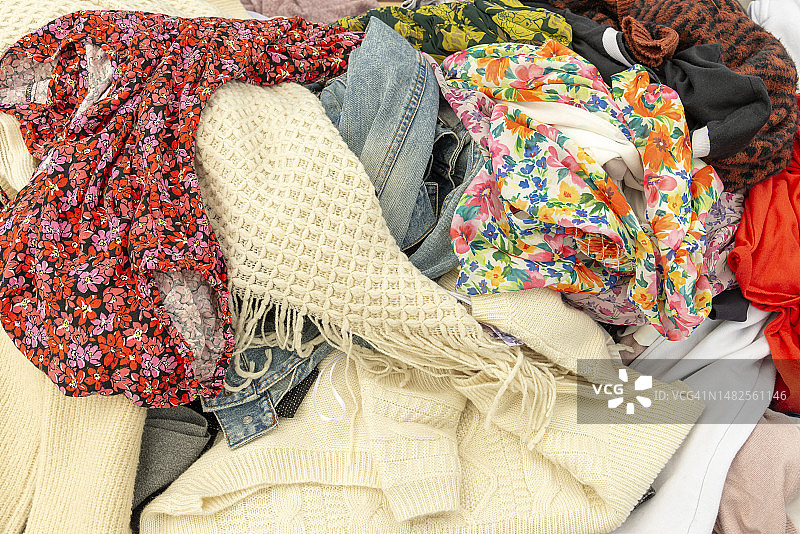 各种类型和尺寸的服装图片素材