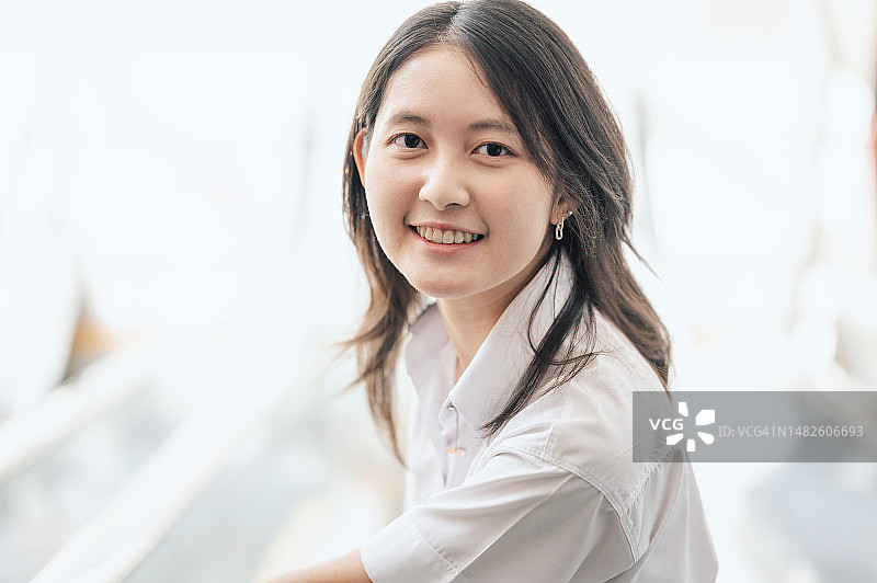 亚洲毕业季的喜悦图片素材