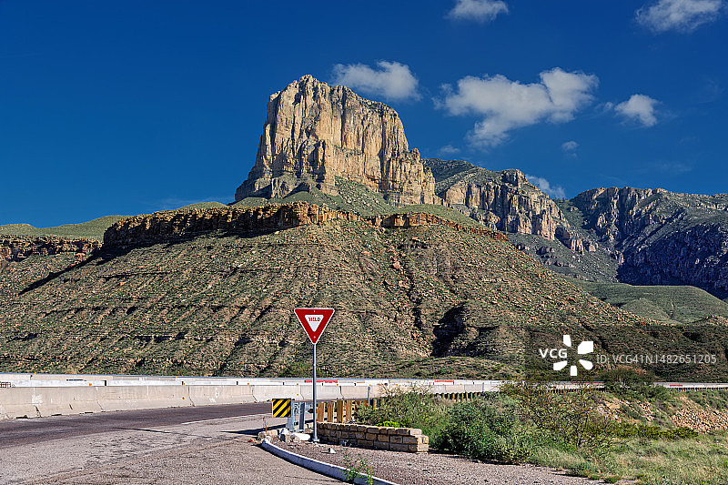 瓜达卢佩山脉的农作物产量图片素材