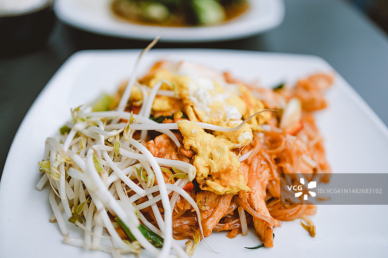 泰式鸡肉炒河粉图片素材