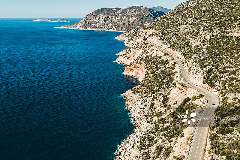 壮丽的山地海岸蜿蜒公路海景航拍照片图片素材