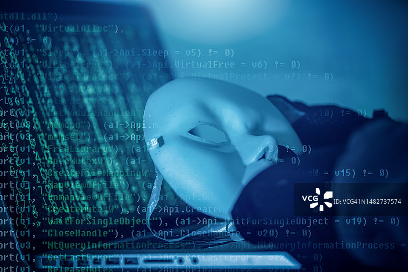 戴面具的黑客攻击公司服务器窃取数据图片素材