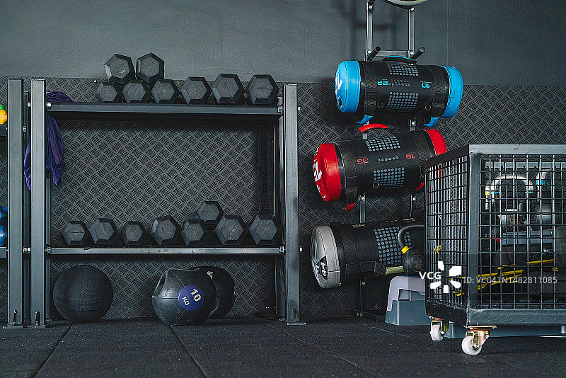 健身房哑铃图片素材