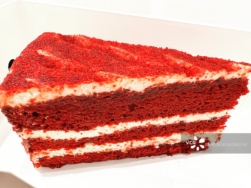 餐盘中蛋糕切片特写图片素材