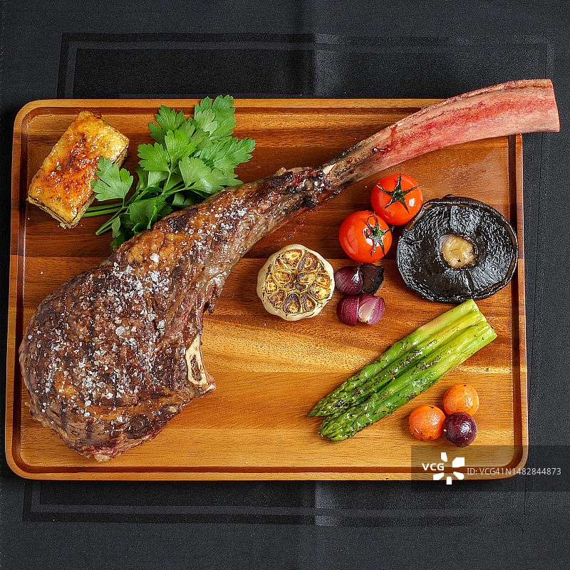 马来西亚砧板上的肉类俯视图图片素材